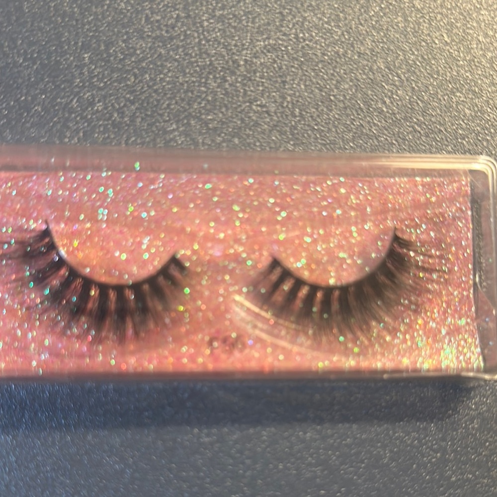 Pink Flared Synthetic Lashes